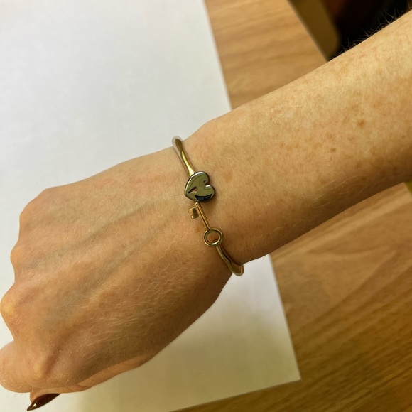 Lucky Brand Heart Lock & Key Hinged Cuff Bracelet - Gold Tone - Picture 3 of 9